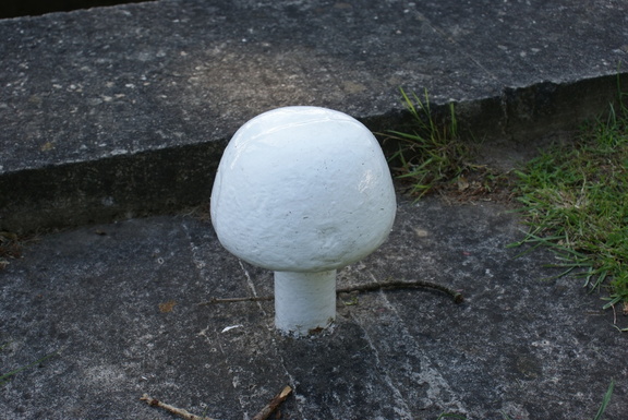 Metal mushroom